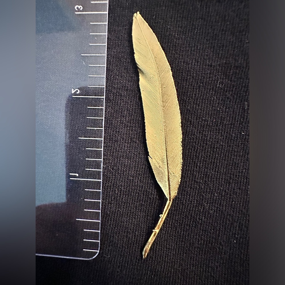 Leaf pin